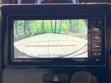 【バックカメラ】駐車時に後方がリアルタイム映像で確認できます。大型商業施設や立体駐車場での駐車時や、夜間のバック時に大活躍!運転スキルに関わらず、今や必須となった装備のひとつです!