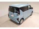 後部座席とリヤはプライバシーガラスになっています。座っている人や置いてある荷物が見えにくくなっているのでプライバシーの確保が出来ます。