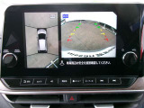 アラウンドビューモニター。空の上から見下ろすような視点でスムース駐車。