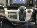 オートマチックシフトレバーは、手になじみ操作しやすい形状で安全運転にもつながります♪