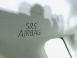 車両内側からの安全性も高めてくれる、安心装備のエアバックシステムです。