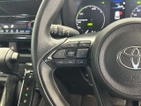 運転中、オーディオの操作をしてて、ハッとしたことはありませんか?ステアリングスイッチは、運転中でもハンドルでオーディオの操作が可能です。安全なドライブをサポートします。