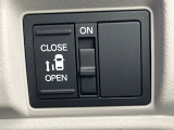 【パワースライドドア】スマートキーや運転席のスイッチでスライドドアの開閉が可能♪電動だから力を入れてドアを開ける必要が無く、小さいお子様でも、重い荷物を持っている時もラクに開け閉めできます♪