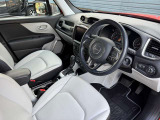 ステアリングを握れば目の前にJeepワールドが広がります!