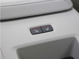 リアシートにもシートヒーターを装備。4席全てで独立した調整が可能です。