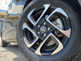 【純正15インチアルミホイール】外観にマッチした純正アルミホイールを装着しております。各種社外アルミホイールや、スタッドレスタイヤも取扱いしております。是非ご相談ください♪