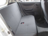 後部座席は広々しています。後部座席も快適に過ごせますので長時間のドライブでも疲れにくいです。