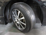 タイヤは ブリヂストン  2023年製がついています。他にも見たいところ、知りたいことなどございましたらお気軽にお問い合わせくださいませ。 専門スタッフが丁寧にお答えいたします。