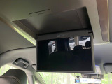 【フリップダウンモニター】大画面モニターで後席でもエンタメをお楽しみいただけます。小さなお子様にも大人気の装備です♪