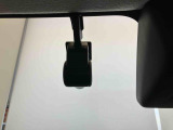 たとえばダイハツのお店にある、たくさんのスマアシ搭載車は、正常に作動する事をしっかり確認します。
