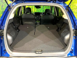 普段のお買い物や通勤、送迎等に十分な荷室スペースを確保しております。セカンドシートを倒すと、大きな荷物の積載も可能です♪