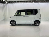 両側パワースライドドア付きだから、狭い駐車スペースなどでの 乗り降りラクラク!小さなお子さまのいるご家庭には嬉しい装備。