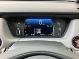 ホンダセンシング装着車となっております。衝突軽減ブレーキ、誤発進抑制機能、歩行者事故低減ステアリング、路外逸脱抑制機能、アダプティブクルーズコントロール、車線維持支援システム他、安全運転を幅広く支援。
