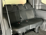 1列目から3列目まで広々大空間です。3列目シートは荷物が多い時や不要な時はアレンジして荷室として使用することが可能で便利に使えます