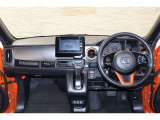 操作性に優れた運転席となります!小物入れや各ボタンの配置にこだわり、使いやすいです!座り心地もよく視認性も良好なのでロングドライブもお任せ下さい!