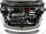 【エンジンルーム】・・・内外装だけでなくこちらもクリーニング済み。 納車までにもう1度しっかり点検いたしますので、安心してお乗りいただけると思います。