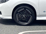 高級感引き立てるアルミ装着車。お洒落は足元からですね!