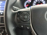 ステアリングスイッチ付き。前方から目を離すことなく操作することが可能です。