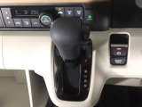 オートマチックシフトレバーは、手になじみ操作しやすい形状で安全運転にもつながります♪