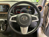 ステアリングから手を離さず、運転に集中したままオーディオ等の操作ができます。