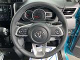 運転中でも簡単な操作ができるステアリングスイッチついてます♪