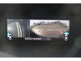 ■フロントカメラ(カーブミラーが無いT字路でボタンを押せば、左右からの歩行者や車を確認する事ができます)