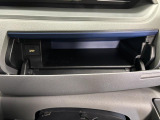運転席側のインパネアッパーボックスは嬉しい収納!ここにもUSBソケットがついています!