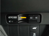 ◆ETC2.0装着◆進化したドライブ体験。料金収受システムだけだったETCが生まれ変わって、高速道路を賢く使うETC2.0に進化しました。多彩な情報サービスが便利で快適なドライブ体験を提供します。