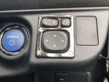 電動格納式ドアミラー付き。 狭い駐車場へ停めた時に、ボタン1つで左右のミラーをたたむ事ができます。