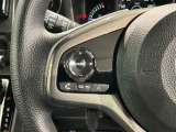 ステアリングにオーディオ操作スイッチが付いています。オーディオ画面に直接タッチしなくても操作が出来ますので、運転に集中できます。
