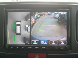 ★全方位モニター★クルマを真上から見下ろしているかのような映像によって車庫入れや縦列駐車などの駐車時に自車と駐車位置の関係をひと目で確認できスムースな駐車をサポートします!