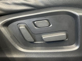 【メモリー機能付きパワーシート】ドライバーごとに設定したシート位置を記憶して、ボタン一つで切り替えできる便利な機能!運転する方が複数名いらっしゃるご家庭におすすめです♪