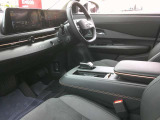 運転しやすい運転席回りにオシャレな内装になっています!長いドライブも安心で楽しさも倍増!!