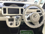 視野移動が少なく、運転に必要な機能をまとめ使いやすさのある運転席まわりです。