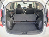 後席シートを倒すとラゲッジスペースを広く使えます。