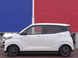 電気自動車の軽だから、運転ラクラク!力強い加速は軽ターボ車の約2倍。スムースな発進で運転が楽しくりますね(^^♪ ボディカラーは人気のホワイトパールです。