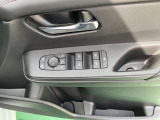 運転席でパワーウインド、ミラー、ドアロックの操作が出来ます