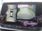 自車を真上から見下ろすように映し出すので周囲の状況が分かるアラウンドビューモニター搭載。フロントカメラとしても使用できます。車庫入れなど苦手な人の頼りになる助っ人です。