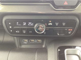 もちろんフルオートエアコン!運転席シートヒーターもついてますのでいつでも快適です。