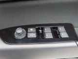 運転席のパワーウインドースイッチ部です。よく触れる場所だからこそ、使用状態があらわれますよね。ぜひこうした所もチェックしてください。
