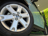 【純正15インチアルミホイール】外観にマッチした純正アルミホイールを装着しております。各種社外アルミホイールや、スタッドレスタイヤも取扱いしております。是非ご相談ください♪