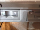 グローブBOX内にビルトインタイプETC(DSRC)、DVDCDプレーヤー、SDスロットを装備!!