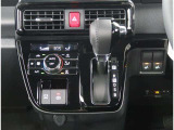 【オートエアコン】設定した温度が常に保たれるので快適にドライブが楽しめます