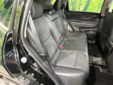 後部座席も気になるようなキズ・汚れやへたり等、大きなダメージはなく、良好な状態です。