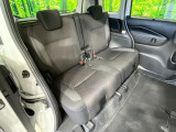 後部座席も気になるようなキズ・汚れやへたり等、大きなダメージはなく、良好な状態です。