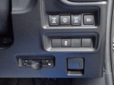 両側電動スライドドアがあり、運転席からでもボタン一つで開閉が出来、とても便利です。
