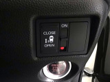 【パワースライドドア】助手席側がパワースライドドアになっており、運転席のスイッチやスマートキーでも開閉が可能です!開口部も広いので乗り降りも楽々♪