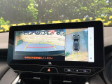 【パノラミックビューモニター】専用のカメラにより、上から見下ろしたような視点で360度クルマの周囲を確認することができます☆死角部分も確認しやすく、狭い場所での切り返しや駐車もスムーズに行えます。