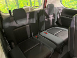 3列目シートはもちろん状態良好☆大人でもゆったりと座って頂けますので、大人数でのお出かけもラクラクです♪ご家族で、気の知れた仲間で、ドライブに行くのが楽しみですね♪