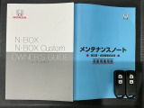 スマートキーは鍵をバッグに入れたままでもドアロックの開閉やエンジンのON・OFFができます。夜間や雨の日も鍵を探さなくて良いので便利です。